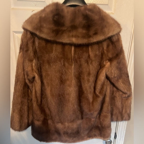Ladies Exquisite Mink Jacket - Picture 2 of 2